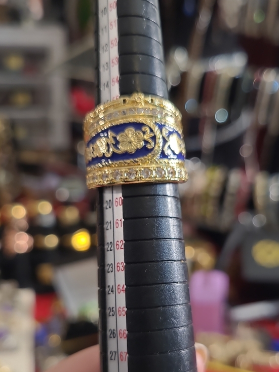 Jewelry - Sz 8 Ring